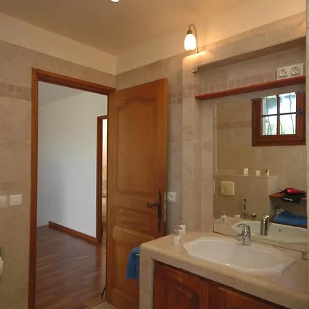 Sleeps 6 Pool Air Con Wifi 别墅