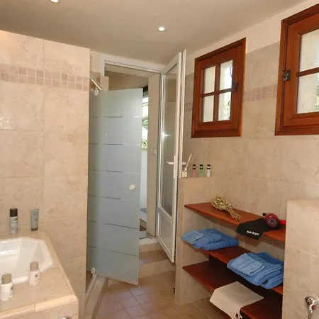 别墅 Sleeps 6 Pool Air Con Wifi *